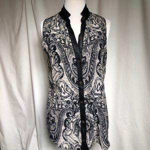 Sleeveless black and white blouse